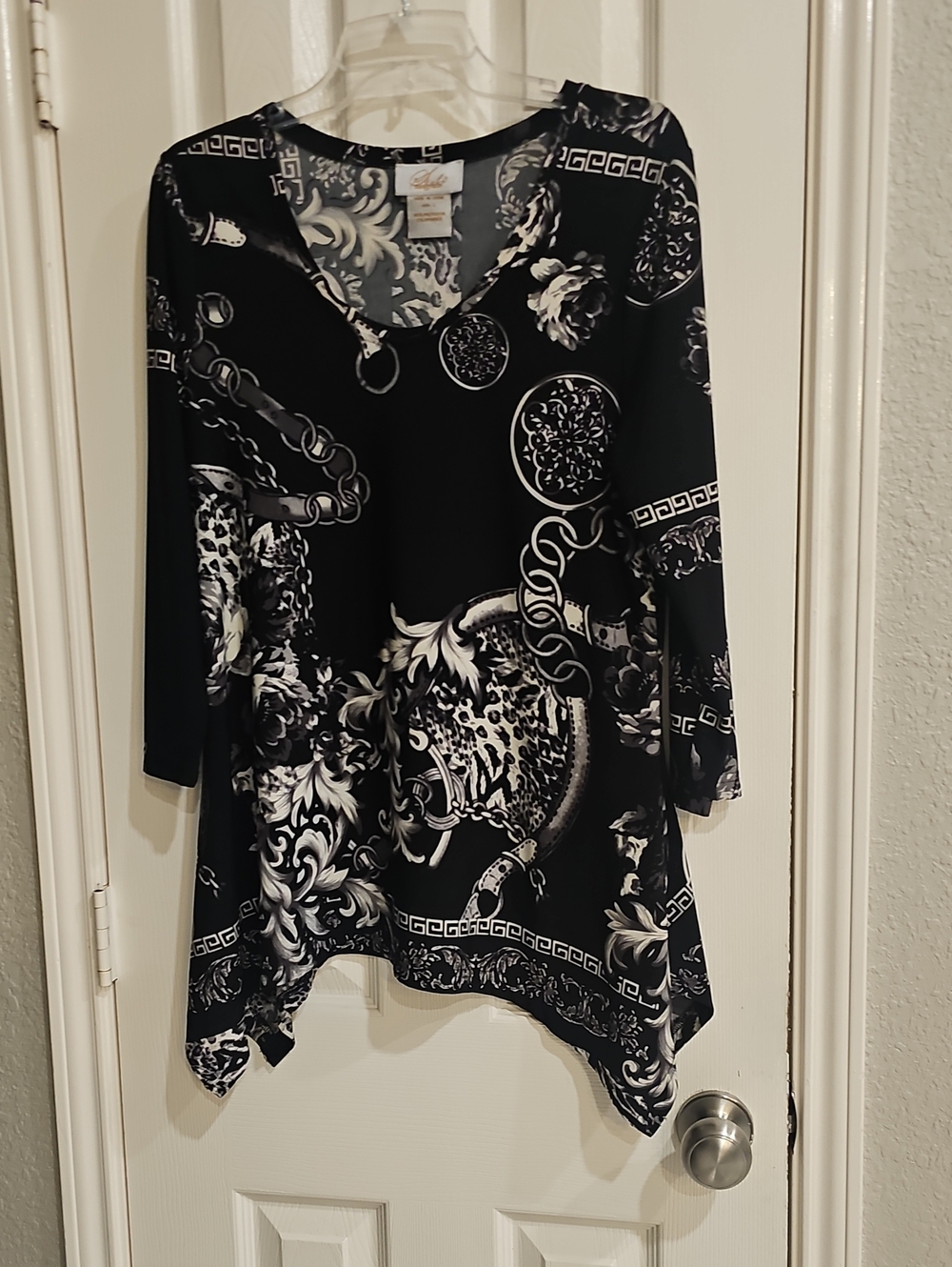 Women's Large Midnight Velvet Floral & Chain Goth Printed V-Neck Tunic
